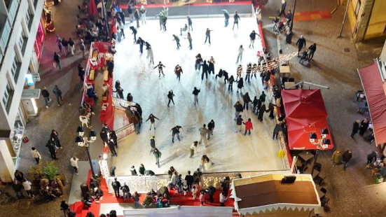 Pesaro, la pista di ghiaccio resta aperta fino al 18 gennaio