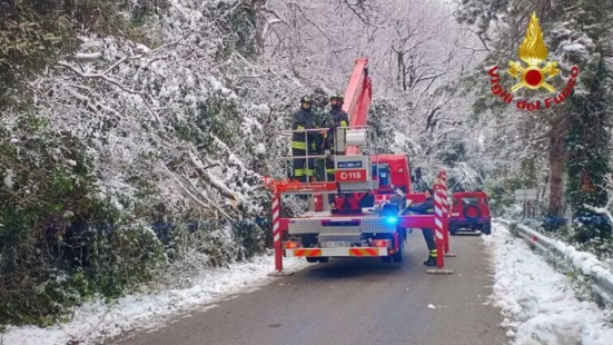 Maltempo nelle Marche, oltre 320 interventi dei vigili del fuoco: Pesaro Urbino la provincia più colpita