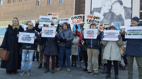 Causa Fox Petroli contro attivisti No GNL: prima udienza a Pesaro e attenzione sul rischio SLAPP