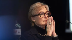 Crans-Montana, la vice sindaca chiede perdono: “Siamo vicini alle famiglie e alle vittime”