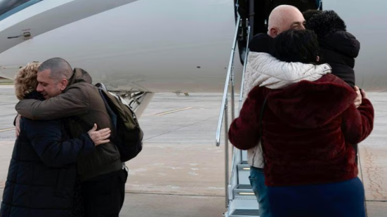 Alberto Trentini e Mario Burlò tornano in Italia dopo la detenzione in Venezuela