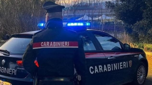 Marche, aggredisce la compagna in casa: scatta l’ammonimento del Questore