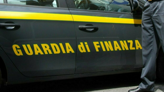 Guardia di Finanza, staffetta nel traffico per una donna in travaglio: parto al Salesi di Ancona