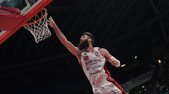 VL Pesaro batte Roseto 80-79 e resta capolista solitaria davanti a 3800 tifosi