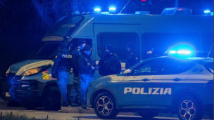Milano, ventenne ucciso durante un controllo antidroga a Rogoredo: indagini sulla sparatoria