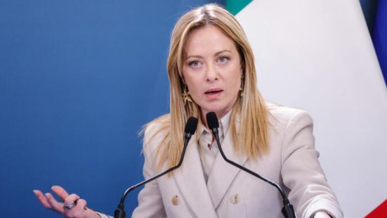 Giorno della Memoria, Meloni: "Ribadisco la complicità del regime fascista nelle persecuzioni e deportazioni"