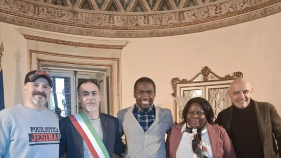 Jesi premia David Adeloya, il pugile che ha salvato una donna sui binari della stazione