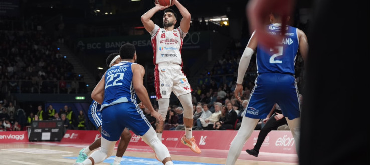 VL Pesaro batte Brindisi 90-82: spettacolo davanti ai 4500 dell'Arena con Bucarelli e Tambone protagonisti