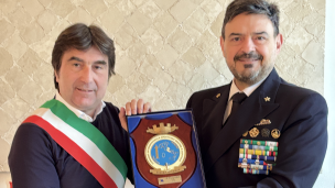 Incontro tra il sindaco Biancani e l’Ammiraglio Agostini: collaborazione strategica per il futuro del porto