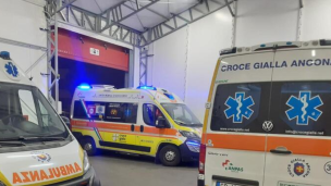 Dà in escandescenze e aggredisce un operatore sanitario durante il trasporto in ambulanza ad Ancona
