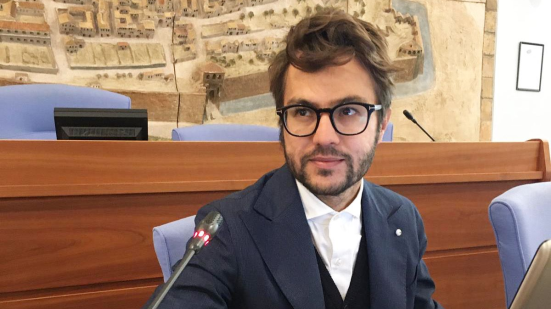 Pesaro lancia un progetto di lavoro per disoccupati over 60: un anno per la cura del verde pubblico