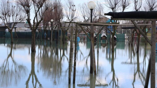 Mareggiata a Porto Recanati, il sindaco Michelini: "Interventi urgenti o la città sarà mangiata dal mare"