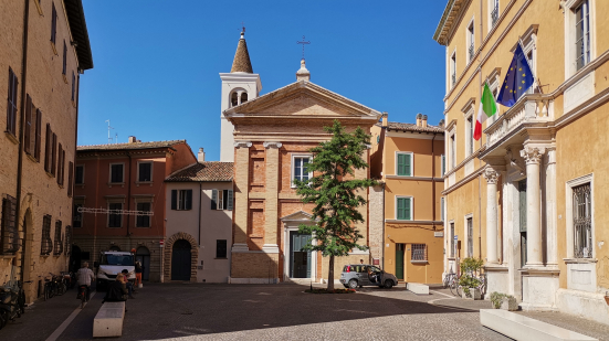 “Tutti cantano Sanremo”: la registrazione del promo Rai si sposta in piazza Olivieri a Pesaro