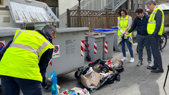 Abbandono dei rifiuti a Pesaro: sei sanzioni nel primo mese dell’anno, rafforzati i controlli con le telecamere