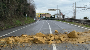 Frana sulla Statale 16 tra Pesaro e Fano: in corso i lavori per la riapertura entro sera