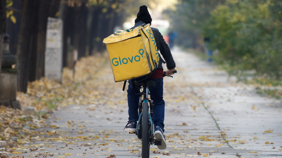 Food delivery, NIDIL CGIL: “Caporalato digitale e salari sotto la soglia di povertà per migliaia di rider”