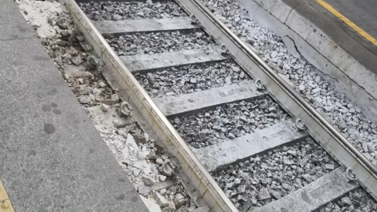 Uomo trovato morto sui binari nel Fermano: traffico ferroviario bloccato nella notte