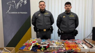 Sequestrati oltre 24mila articoli di Carnevale non conformi: controlli della Guardia di Finanza nel Pesarese