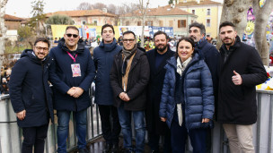 Carnevale di Fano 2026, gran finale tra folla record, carri allegorici e 90 quintali di dolciumi