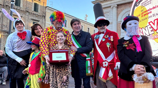 Carnevale dei Ragazzi di Pesaro 2026: trionfa Cattabrighe tra carri, volontari e migliaia di spettatori