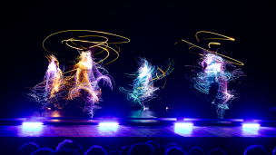 "Cosmos" di Evolution Dance Theater incanta il Teatro Sanzio di Urbino: un viaggio tra danza e immaginazione