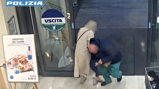 Bergamo, tenta di rapire una bambina di 18 mesi al supermercato: arrestato un uomo