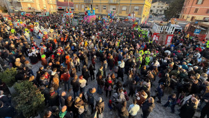 Carnevale di Villa Fastiggi: migliaia di persone in festa tra carri allegorici, maschere e tradizione