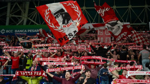 Derby dell’Adriatico, la VL Pesaro batte Rimini 85-78 davanti a 7000 tifosi e resta in vetta alla classifica