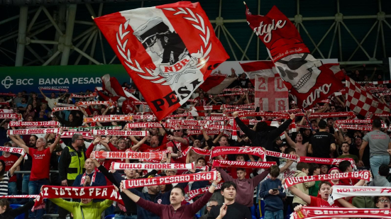 Derby dell’Adriatico, la VL Pesaro batte Rimini 85-78 davanti a 7000 tifosi e resta in vetta alla classifica