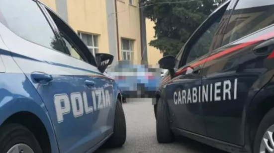 Notte di furti a Pesaro: cinque colpi tra tentativi e danni a negozi in diverse zone della città