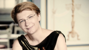 La grande violinista Antje Weithaas con l'Orchestra Sinfonica Rossini domenica a Pesaro