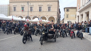 Motori e lirica in piazza: Pesaro celebra il Buon (non) compleanno di Rossini con “La Musica della Moto”