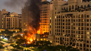 Migliaia di italiani bloccati a Dubai e Doha dopo l’allarme missili: Farnesina attiva la Task Force