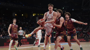 La VL Pesaro batte Cremona 76-64 e resta capolista: decisivo l’ultimo quarto alla Vitrifrigo Arena