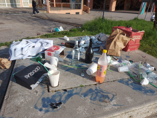 Pesaro, degrado al Campus dopo la festa dei cento giorni: il presidente della Provincia Giuseppe Paolini chiede agli studenti di ripulire