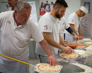 Pesaro, al via il corso base per pizzaioli della CNA: aperte le iscrizioni a “Pizza che passione!”