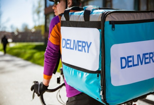 Pesaro, mobilitazione dei rider: presidio CGIL contro lo sfruttamento nel delivery