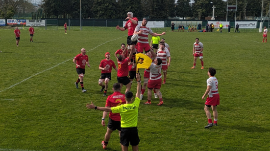 Rugby, la Fiorini Pesaro vince il derby con il Romagna: rimonta e successo 19-17