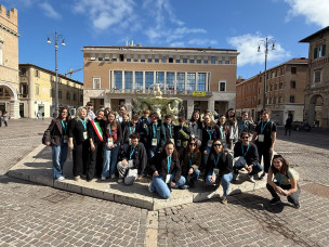 Pesaro, studenti da tutta Europa in Municipio: scambi culturali tra scuole e delegazioni internazionali
