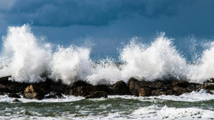 Allerta meteo a Fano: vento forte e mareggiate, l’appello del Comune