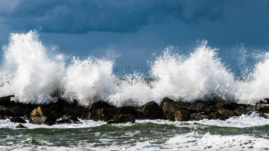 Allerta meteo a Fano: vento forte e mareggiate, l’appello del Comune