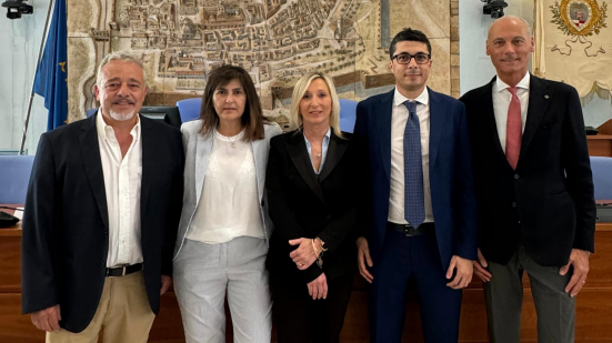 Pesaro, Fratelli d’Italia contro l’ordinanza anti-alcol: “Misura inefficace e senza strategia sulla sicurezza”