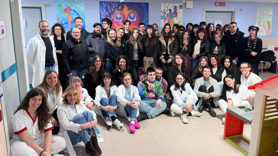 Giornata Autismo, l’Ospedale di Fano si trasforma con le opere degli studenti: arte e inclusione in Neuropsichiatria Infantile