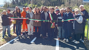 Pesaro, inaugurata la pista ciclopedonale di Vismara: nuovo collegamento sicuro per pedoni e ciclisti