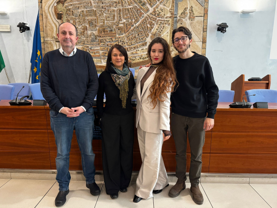 C’era una volta a Pesaro: spettacolo immersivo tra musica, danza e solidarietà al Teatro Sperimentale