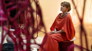 "Lisistrata" con Lella Costa nelle Marche: date a Jesi, San Severino e Pesaro dal 14 al 19 aprile