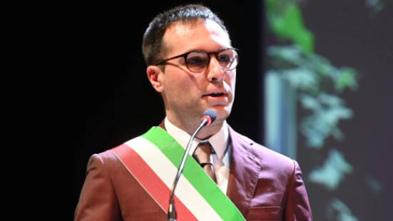 Fano, nuovi alberi in centro storico: piantumazioni raddoppiate rispetto ai tagli in piazza Costa