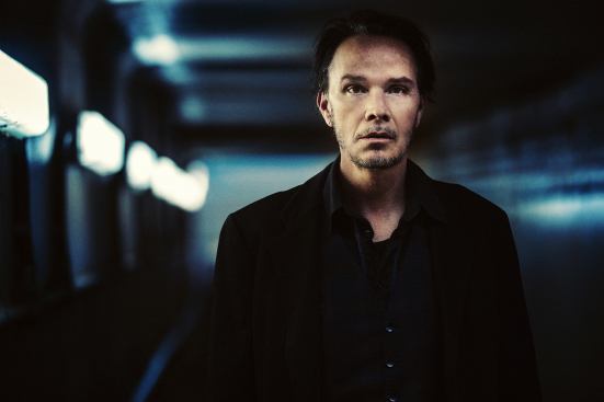 Hugo Race a Pesaro: concerto con i Fatalists alla Chiesa dell’Annunziata il 17 aprile