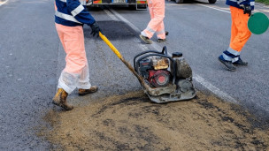 Pesaro testa una nuova tecnologia per la manutenzione stradale: interventi più rapidi e duraturi