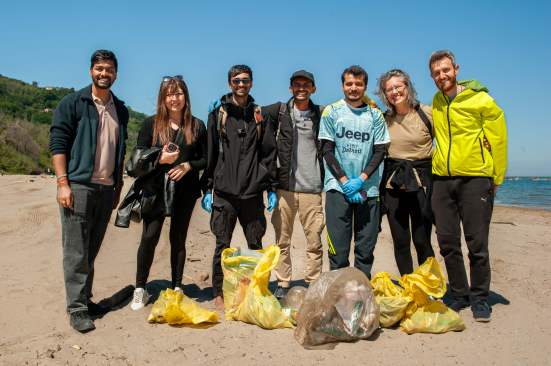 Jaydip the Climate Walker fa tappa a Pesaro nel suo viaggio verso l'India